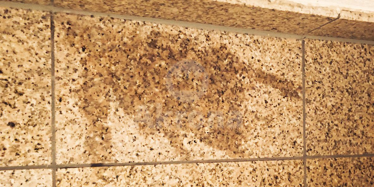 Akrona – Granitfliese mit Flecken